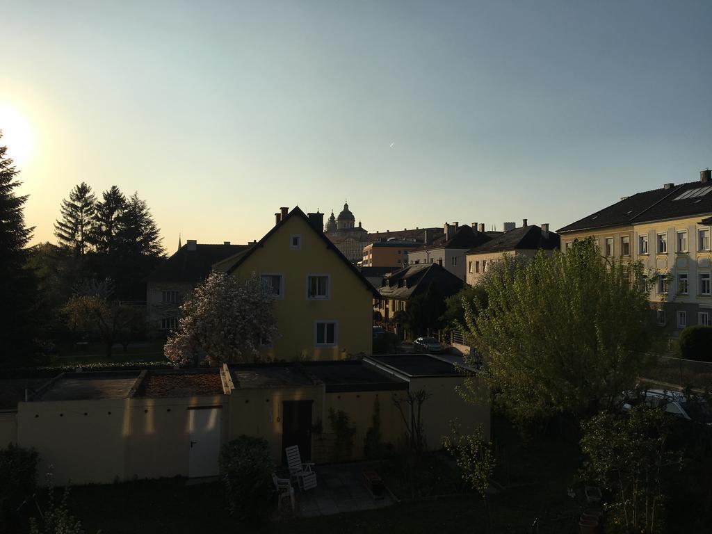 Am Loewenpark Apartment Melk Bagian luar foto