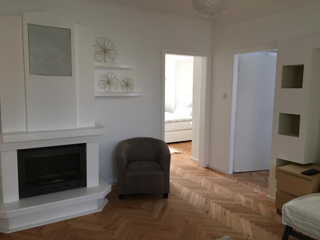 Am Loewenpark Apartment Melk Bagian luar foto