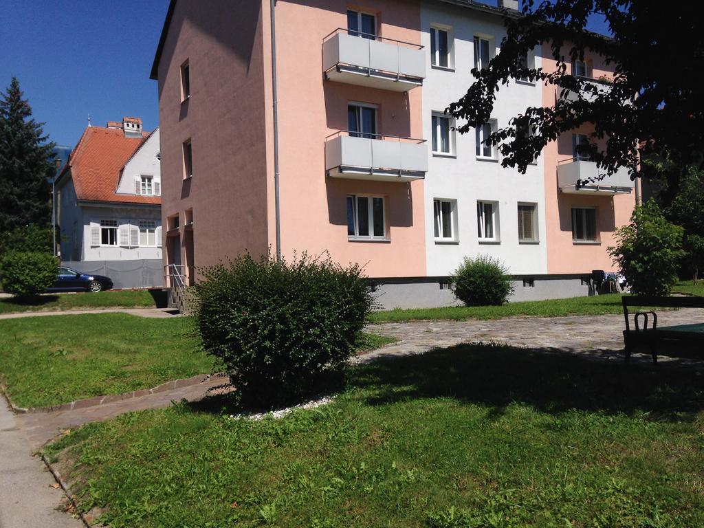 Am Loewenpark Apartment Melk Bagian luar foto