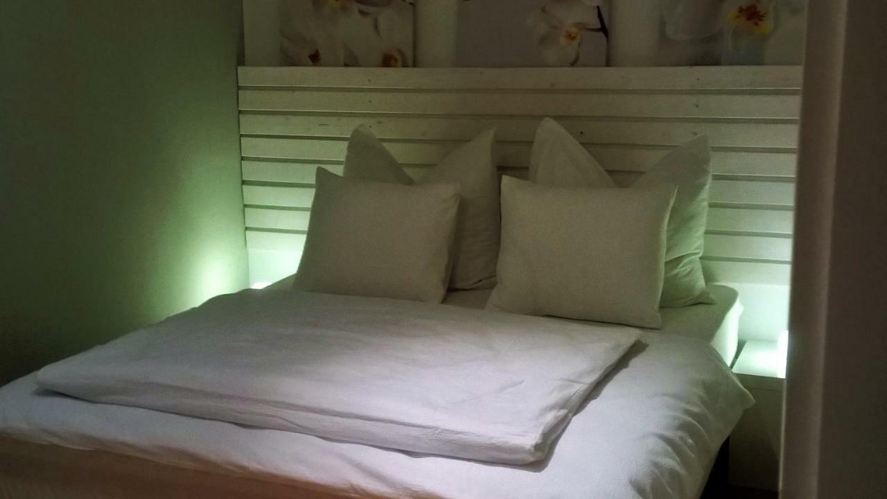 Am Loewenpark Apartment Melk Bagian luar foto