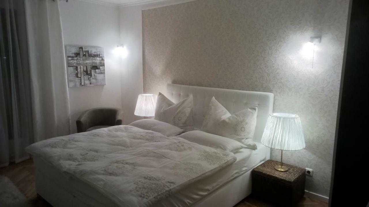 Am Loewenpark Apartment Melk Bagian luar foto