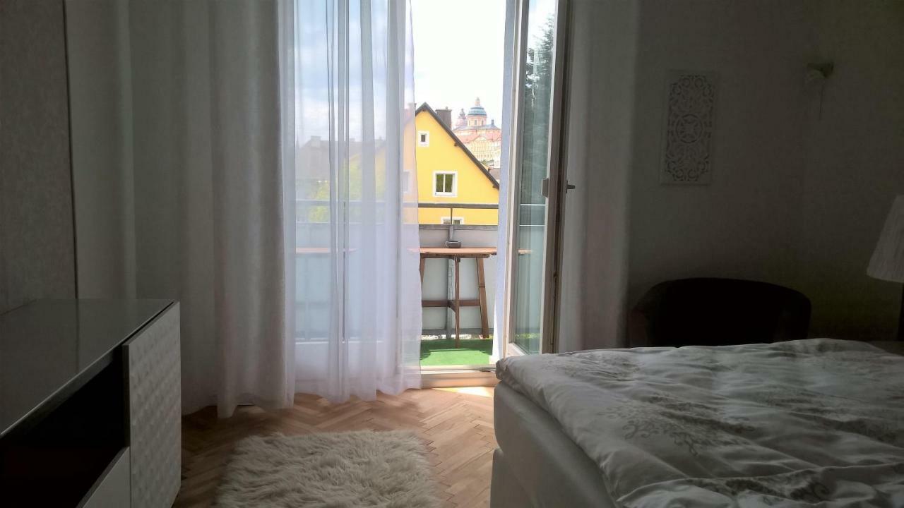 Am Loewenpark Apartment Melk Bagian luar foto